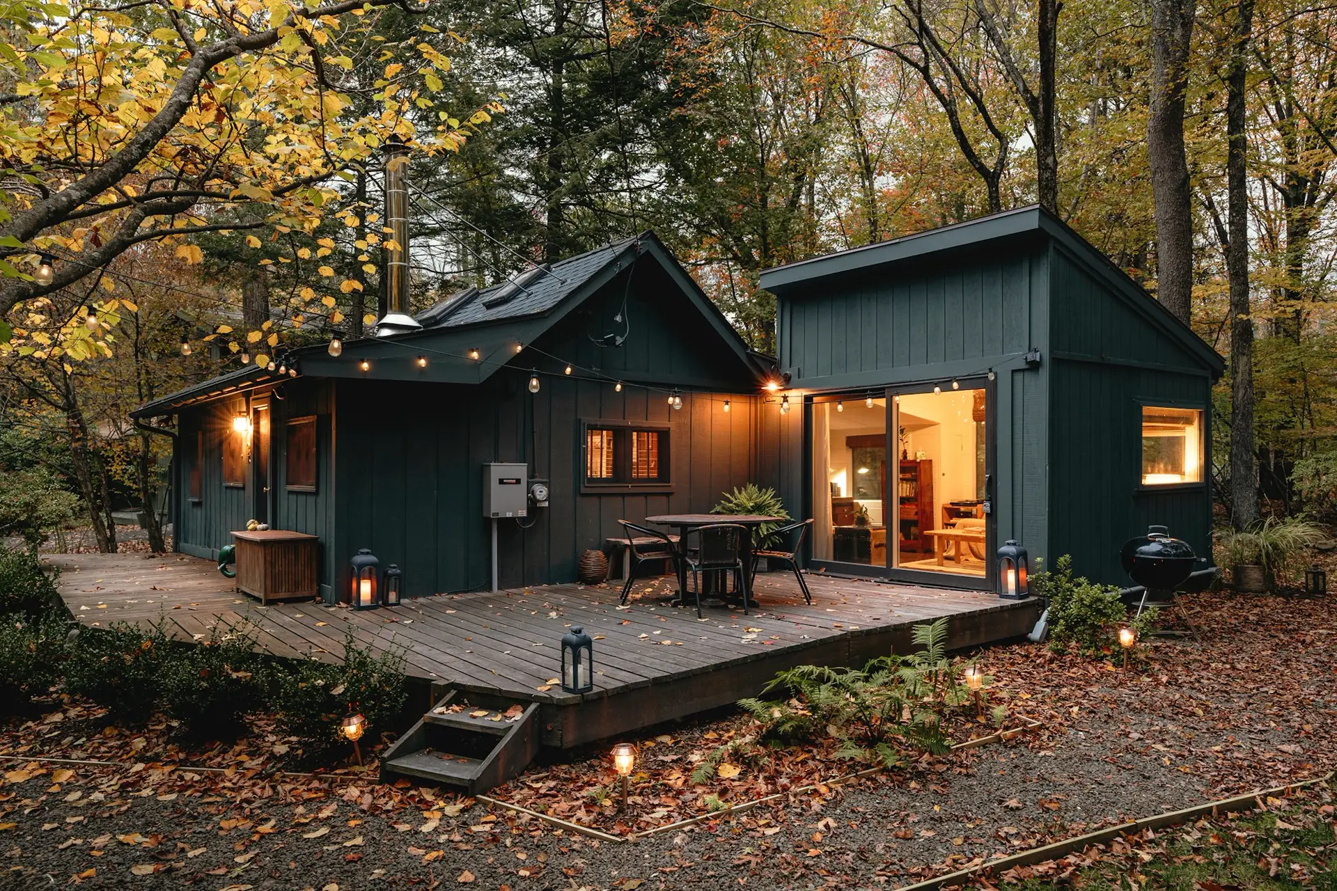 Orman içinde ahşap tiny house